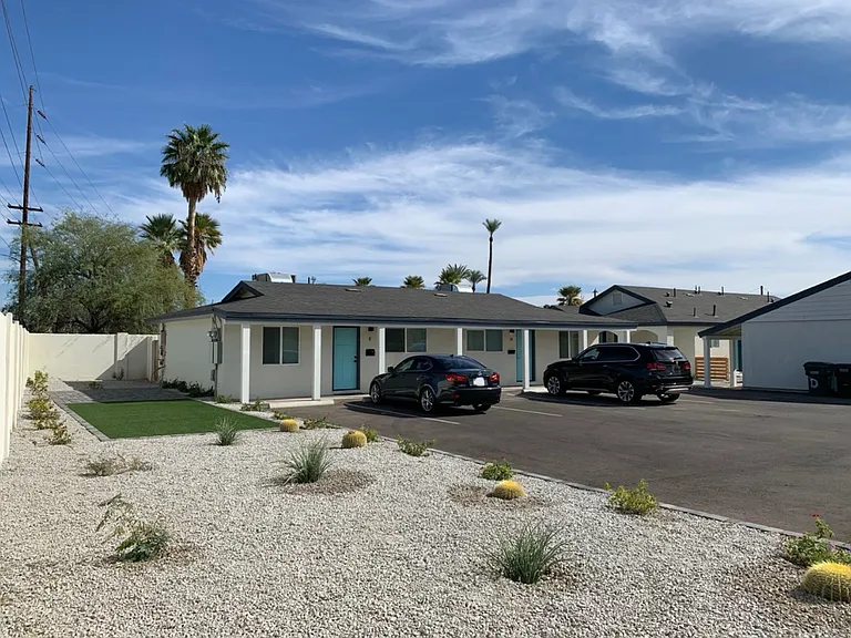 906 E Roma Ave — Photo 58