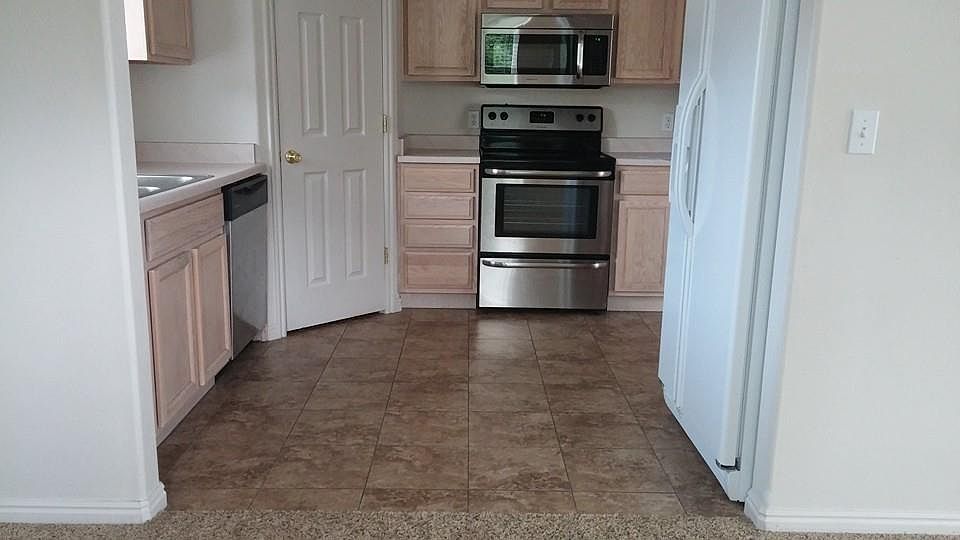 2nd image of 1068 W 190th St S