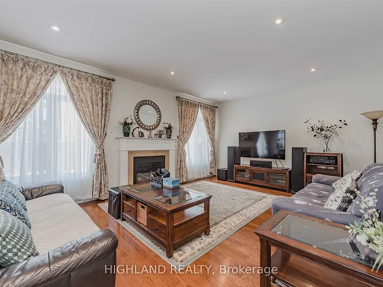 3426 Liptay Ave — Photo 9
