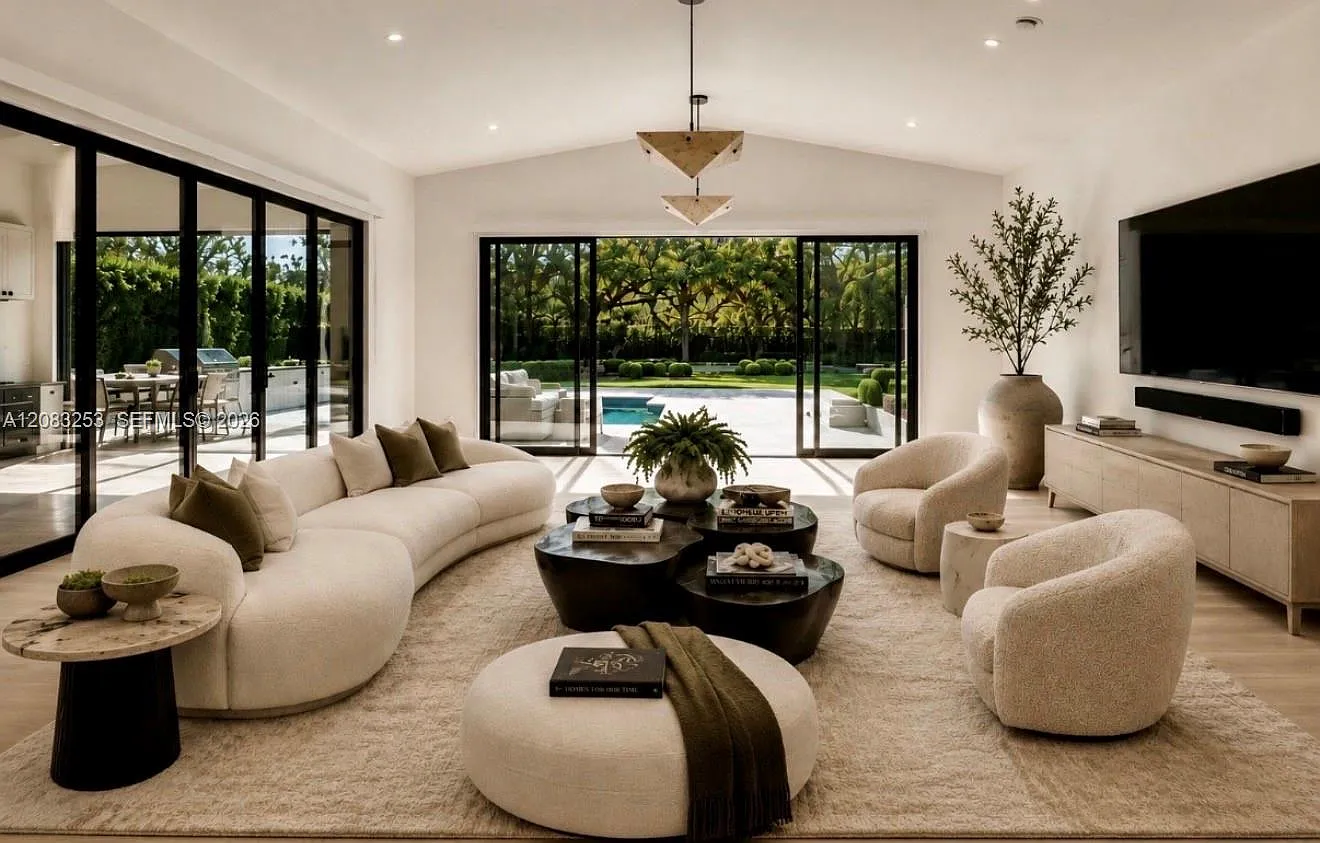 5 bed, 4.5 bath, 5297 sqft, $17,000 — Photo 1