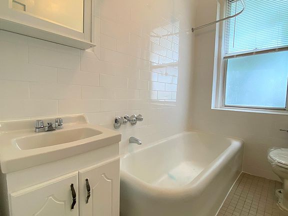 5th image of 503 E 234th St