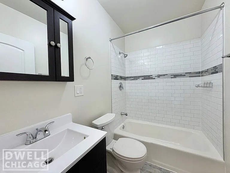 916 W Waveland Ave #2B — Photo 3
