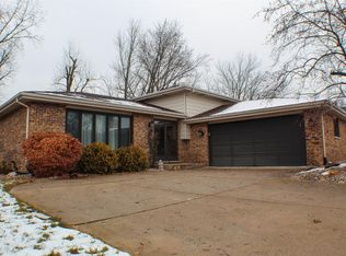 526 James Wittchen Dr, Schererville, IN 46375