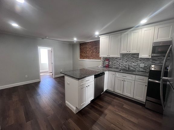 3rd image of 315 Meridian St #2