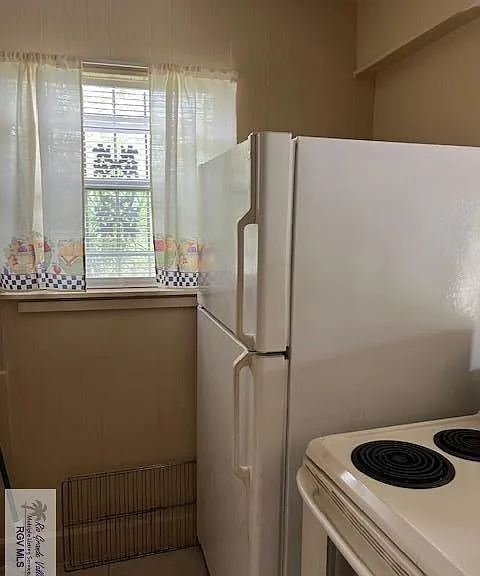 240 Country Club Cir #2 — Photo 8