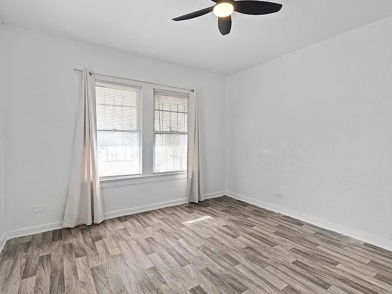 422 Royston Ave — Photo 12