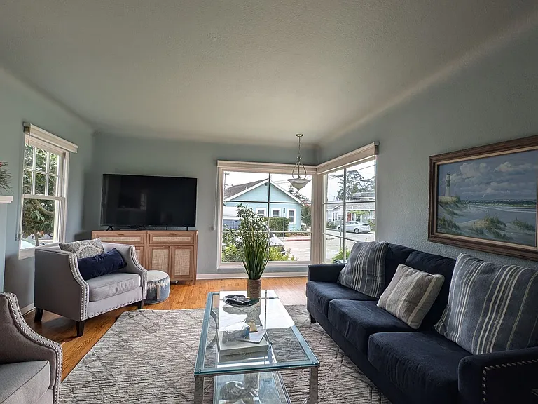 203 Seaview Ave — Photo 3