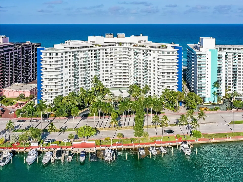 5151 Collins Ave #429