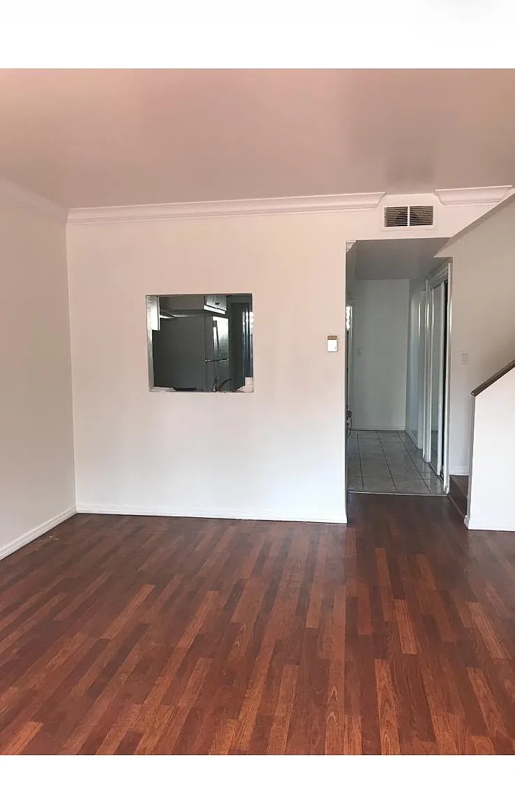 3 bed, 1.5 bath, 950 sqft, $2,999 — Photo 1