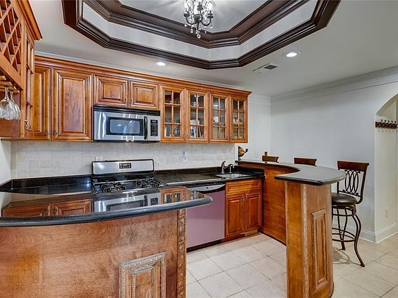 Fully equipped kitchen with marble countertop