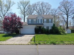 16 Underwood Ct, Burlington, NJ 08016