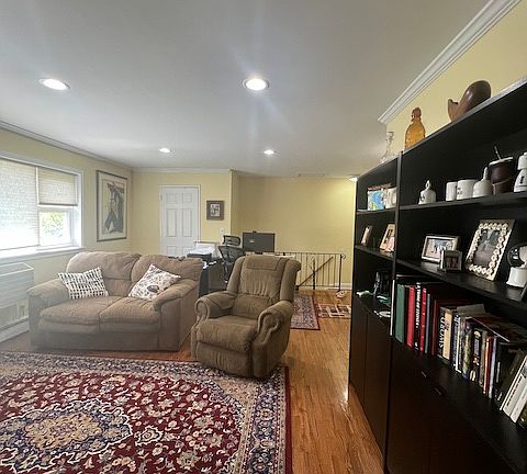 4th image of 2-22 Virginia Dr #222B