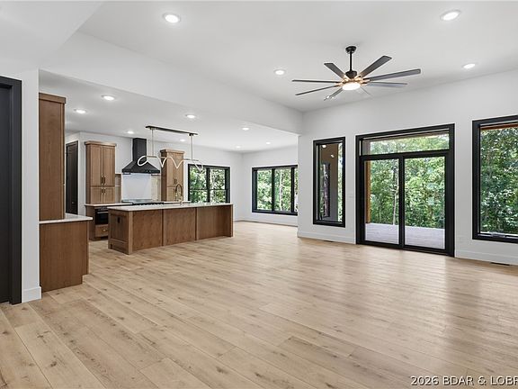4th image of 105 Fair Oaks Ln