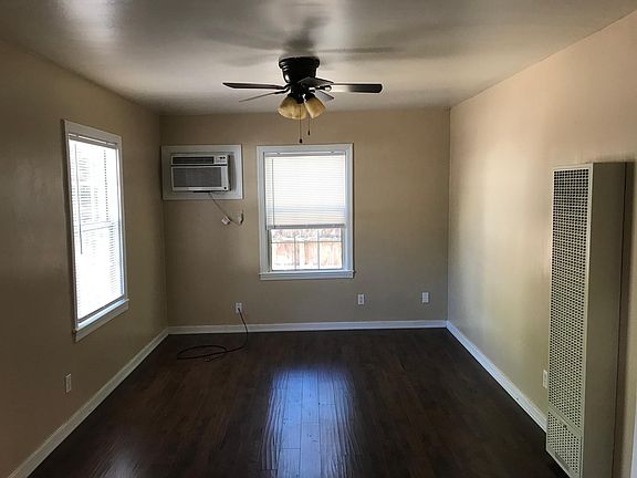 YC4C - Living Room (vacant)