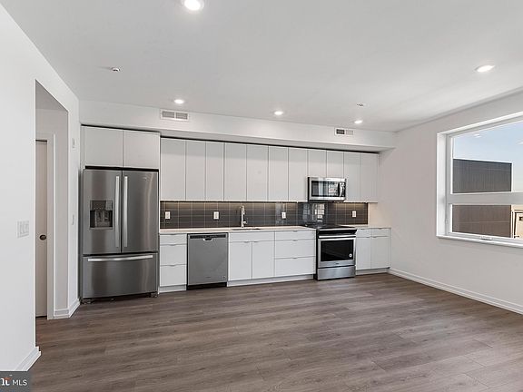 3rd image of 1229 N Front St #2B