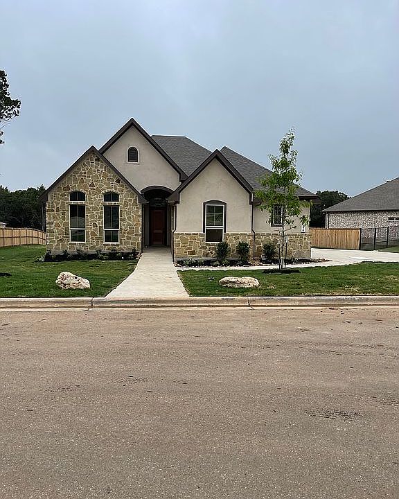 2nd image of 370 Hessen Way