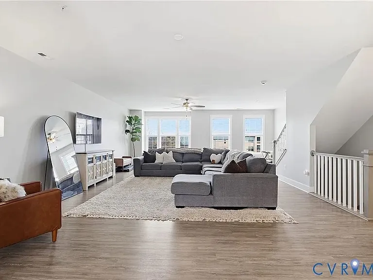 4349 Saunders Station Loop #B — Photo 3