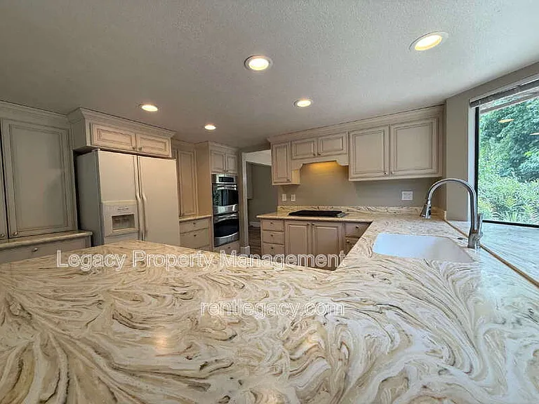 3209 Serra Way — Photo 5