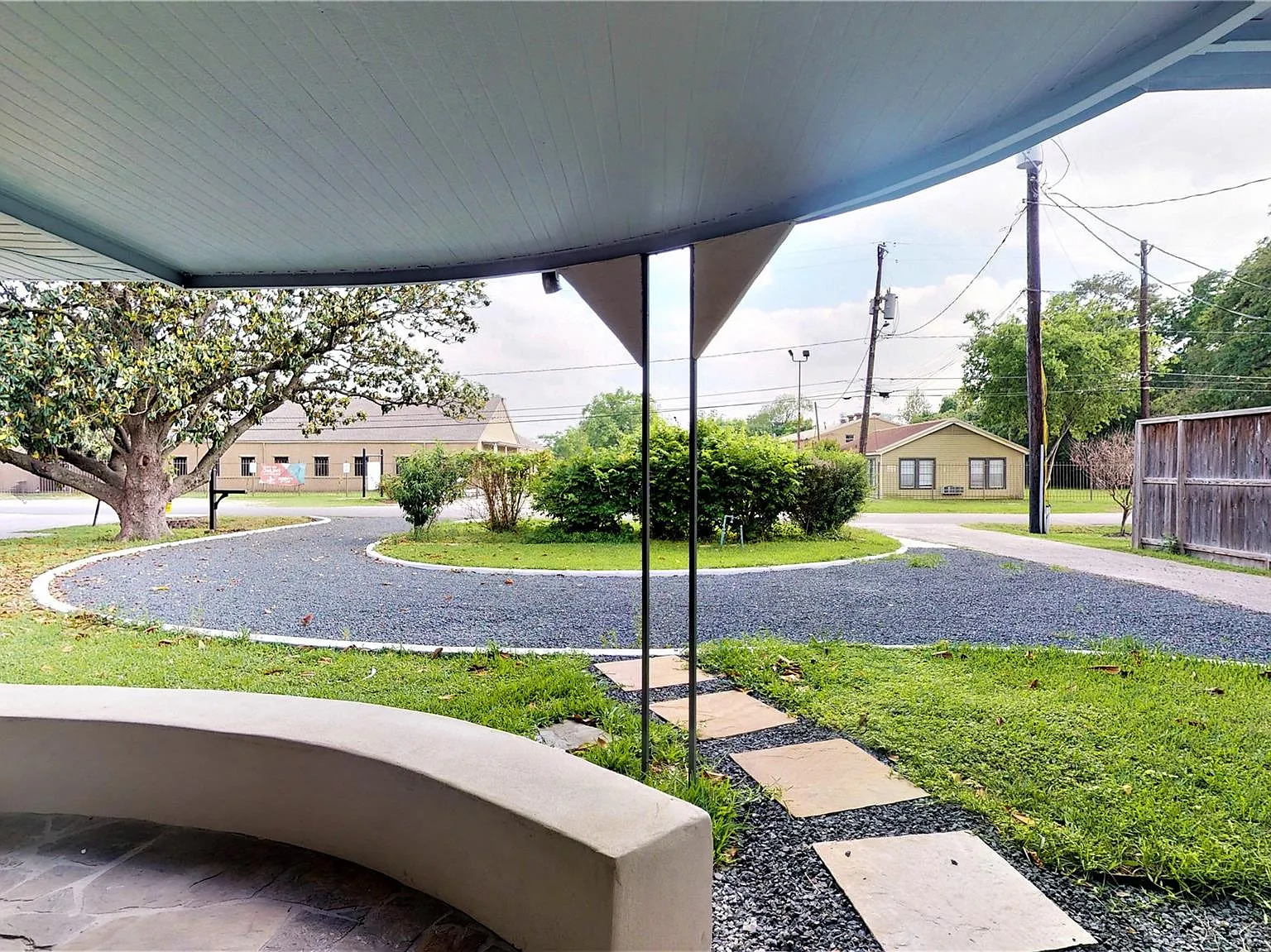 4 bed, 2.0 bath, 1822 sqft, $3,000 — Photo 3