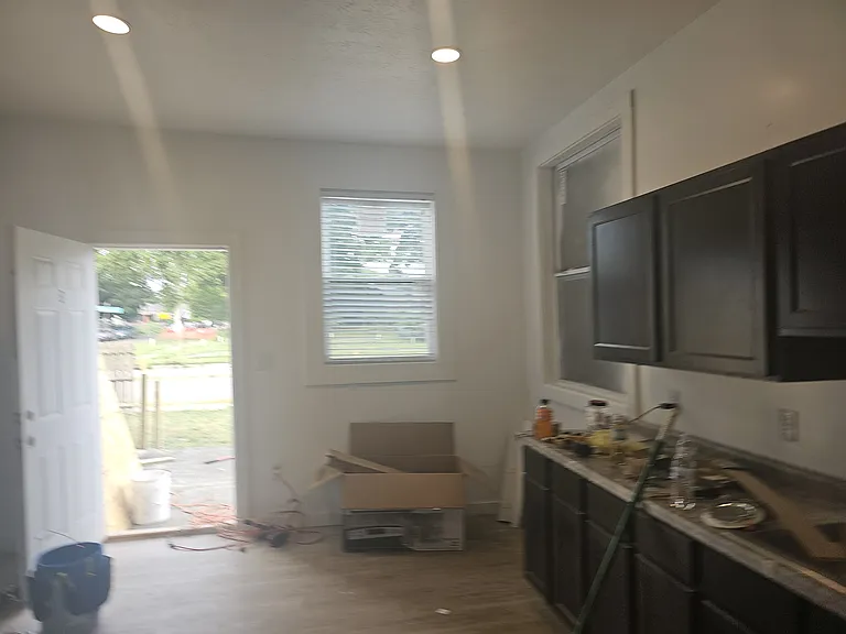 1835 W Washington St — Photo 10