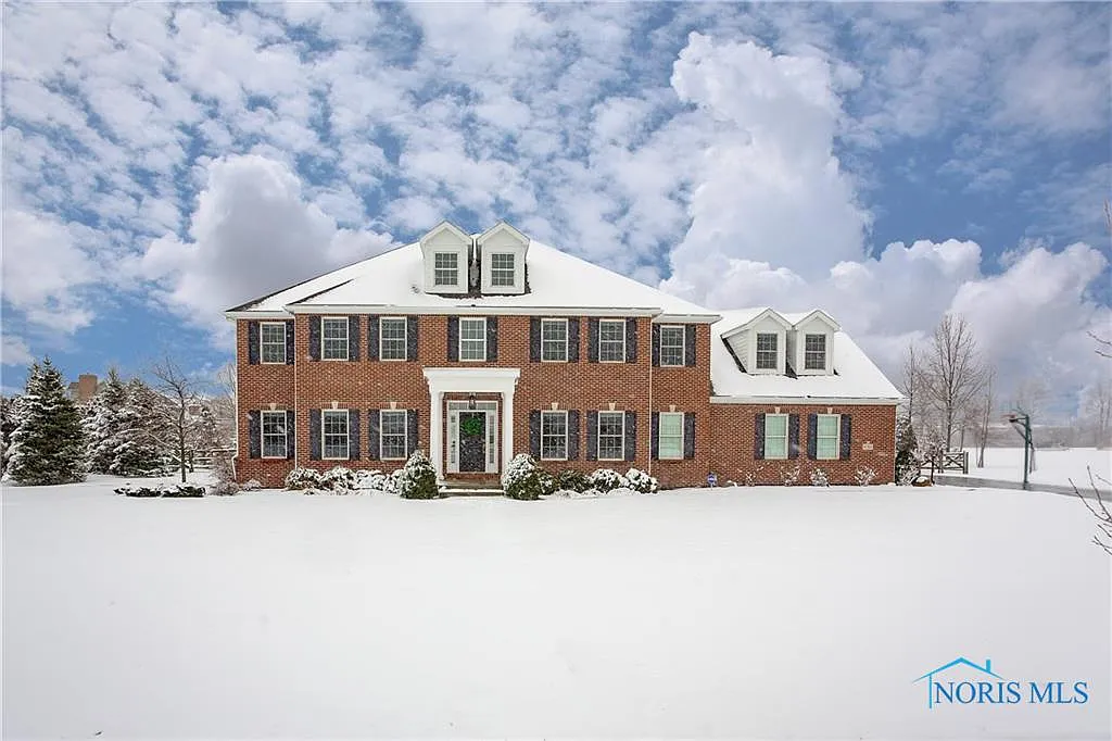 5749 Hamptons Dr photo 1