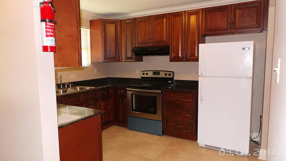 2 bed, 2.5 bath, 1500 sqft, $1,300 — Photo 4