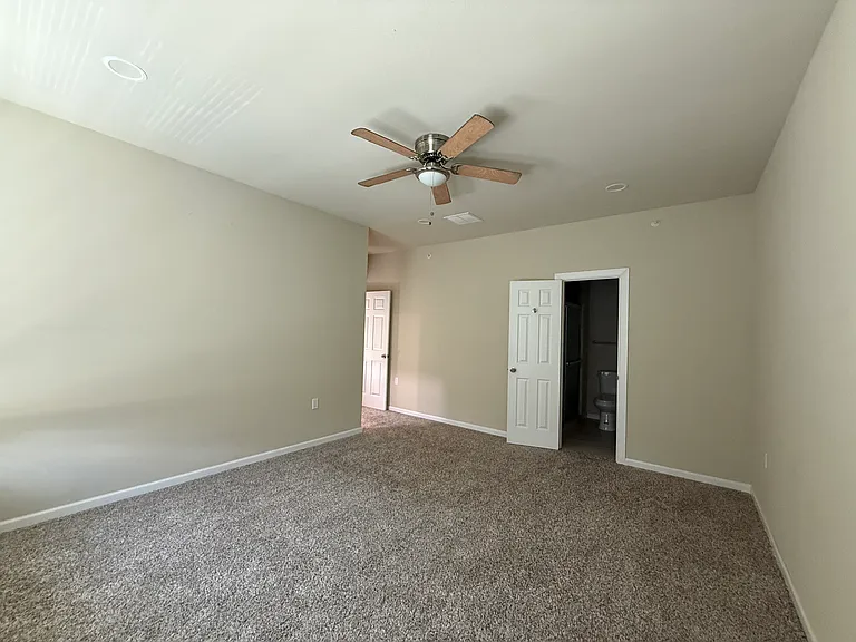 230 Heritage Ct — Photo 15
