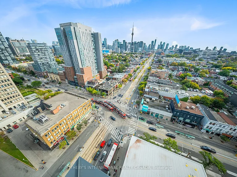 Spadina Ave — Photo 39