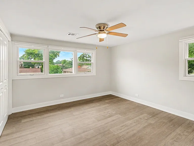 538 N Broadway Ave — Photo 20