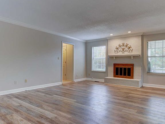 4th image of 1736 Dunraven Dr