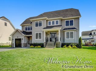 8 Grandview Dr, Lakewood, NJ 08701