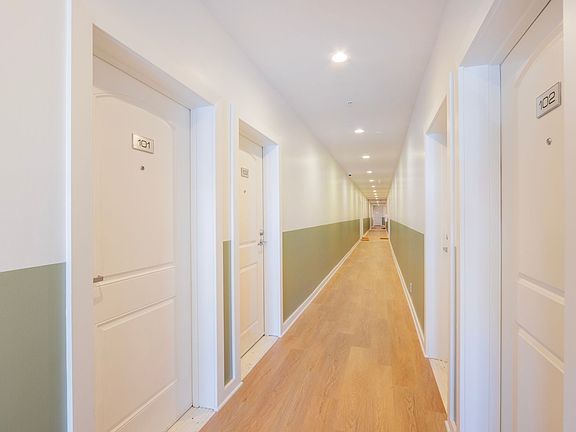 4th image of 1752 N Kingsley Dr APT 101