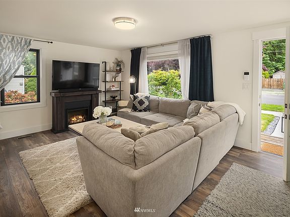 The heart of the home offers a modern style with the ideal touch of comfort.