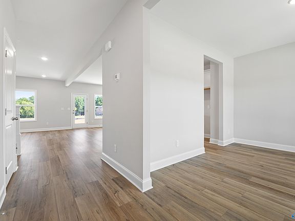 5th image of 133 Rose Valley Dr