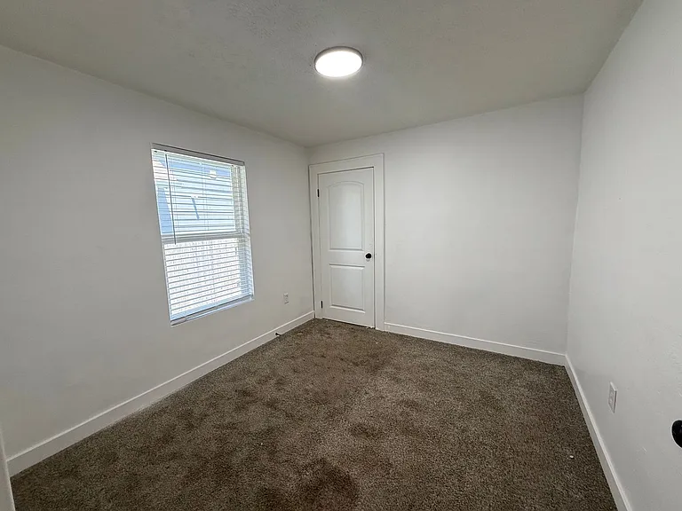 523 N Alton Ave — Photo 9