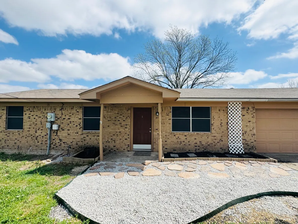 Building Photo - 161 Green Cir