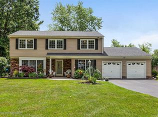 17 Little John Rd, Manalapan, NJ 07726