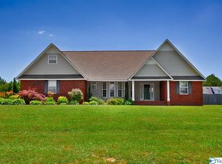 690 Cloverleaf Cir, Killen, AL 35645