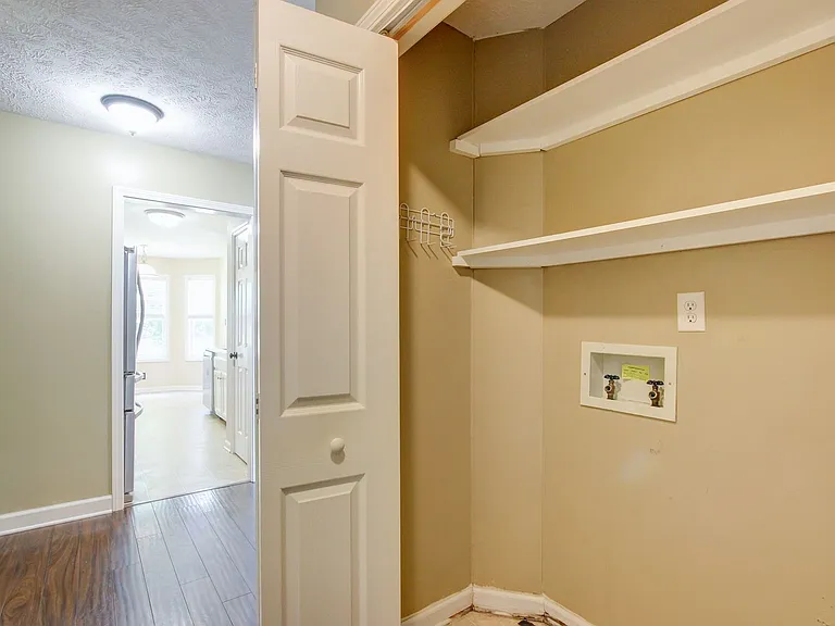 3729 Kendra Ct N — Photo 37