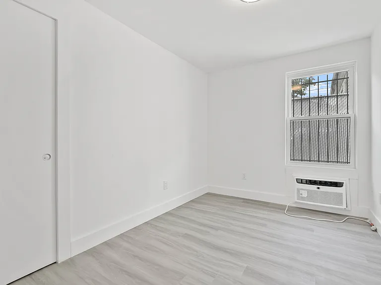 1278 E 222nd St #1 — Photo 6
