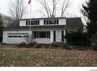 15889 Hemlock Rd, Chagrin Falls, OH 44022