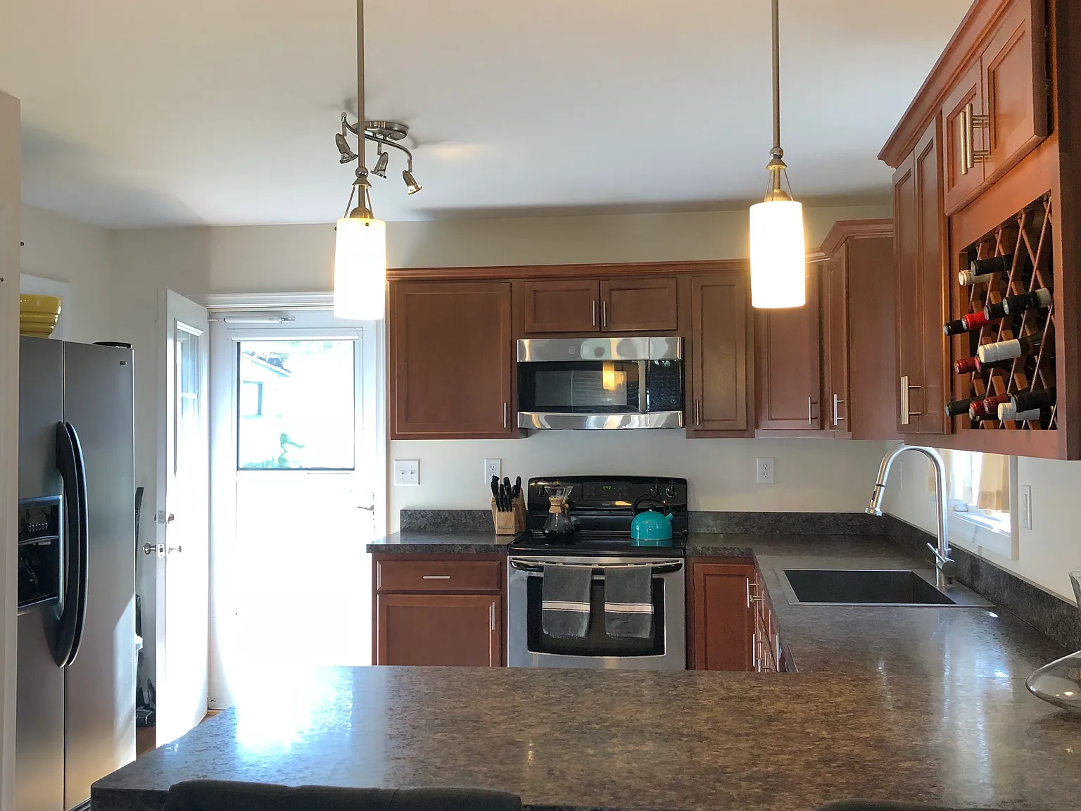 3 bed, 2.5 bath, 1638 sqft, $2,695 — Photo 2