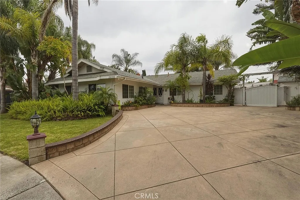 5 bed, 2351 sqft, $10,000 — Photo 3