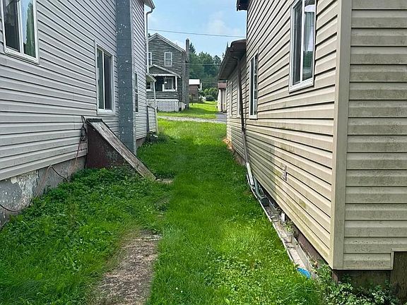 5th image of 15 Ash St