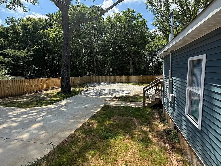 2108 Veterans Dr — Photo 4