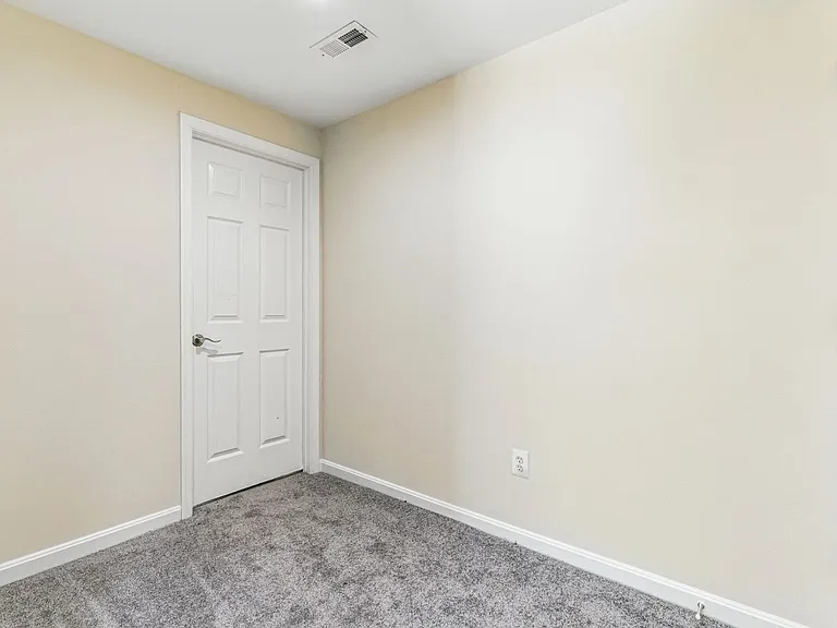 505 Knollwood Ct — Photo 27