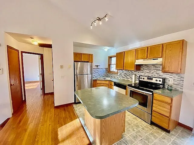 4 bed, 2.5 bath, 1860 sqft, $2,200 — Photo 2