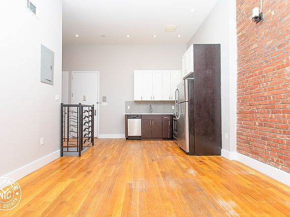 3rd image of 667 Evergreen Ave APT 1R