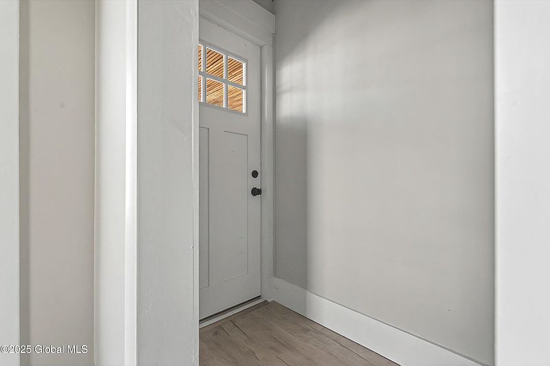 4th image of 6/8 E Main Street