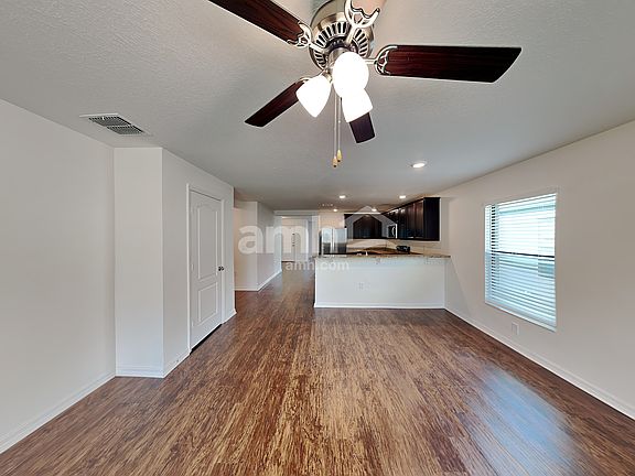 5th image of 823 Chatham Walk Dr
